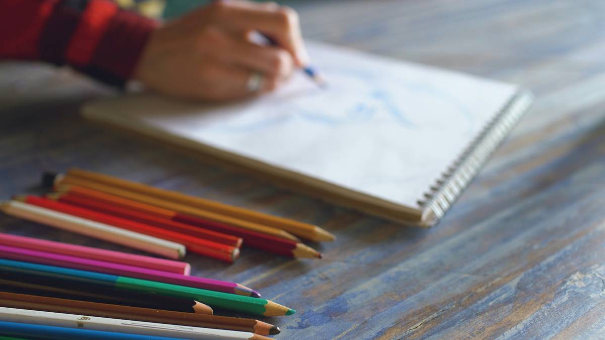 Bar chart showing 72% of beginners quit sketching due to lack of ideas vs 28% who use prompt systems