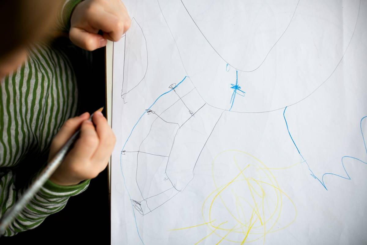 Before-and-after sketches by a 7-year-old student: Week 1 shows chaotic scribbles; Week 10 shows a detailed dog with labeled parts and confident lines