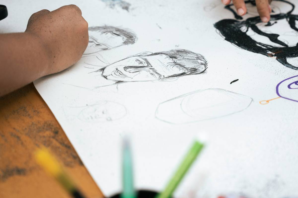 Infographic showing cognitive benefits of sketch drawing for kids: fine motor skills +27%, spatial reasoning +34%, emotional expression +41% based on 2023 NAEA study
