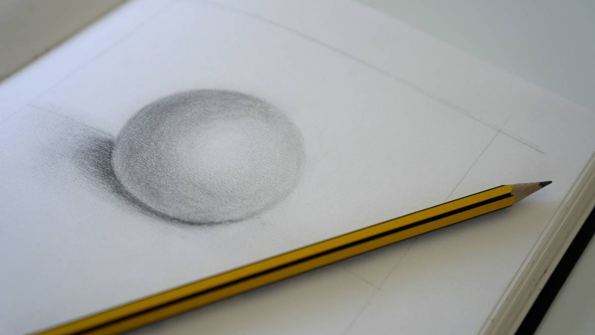 Side-by-side beginner sketches: Day 1 wobbly apple vs. Day 30 confident still life with shading